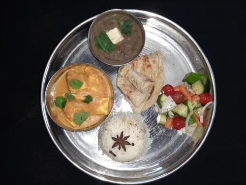 Dal Makhani with Shahi Paneer, Rice , Roti and Kachumber Salad