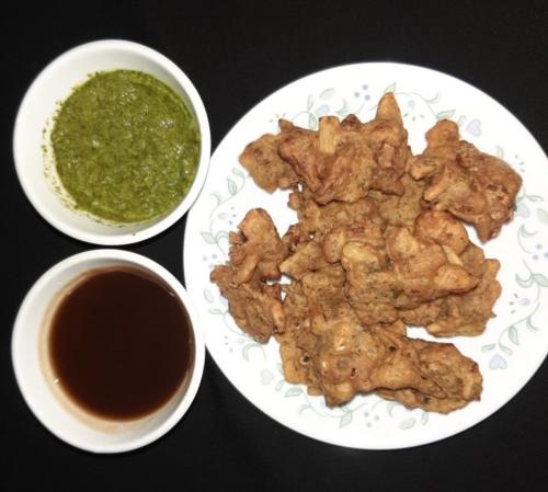 Pakora with Coriander and Tamarind Dip